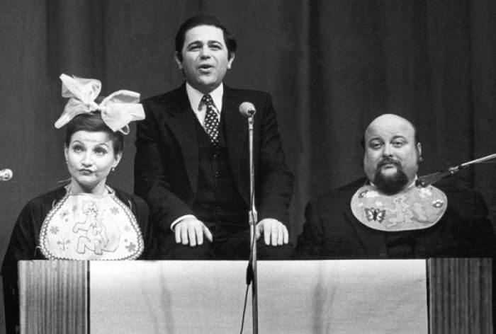 Евгений Петросян с Еленой Степаненко и Вячеславом Войнаровским, 1980. Евгений Петросян с Еленой Степаненко и Вячеславом Войнаровским, 1980.