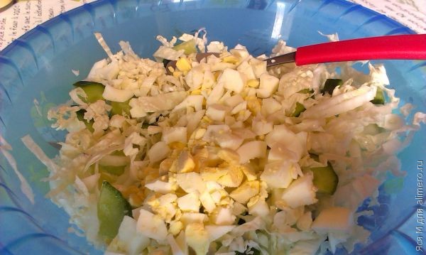 Салат с пекинской капустой и тунцом