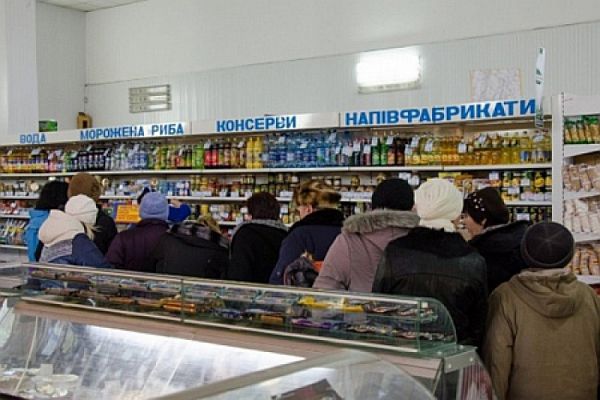 Украина скатилась в 80-е: в магазинах скупают маргарин, крупы и капусту