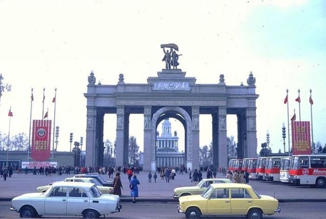Москва в преддверии 1 мая 1982 года. Москва в преддверии 1 мая 1982 года.