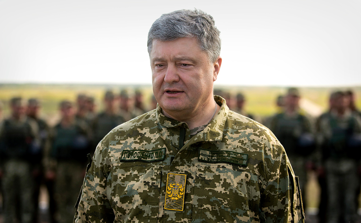 Порошенко: «За взрывы складов ответят уволенные генералы и офицеры» Порошенко: «За взрывы складов ответят уволенные генералы и офицеры»