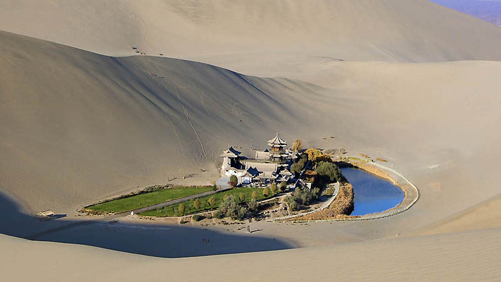 114 Озеро полумесяц китайский оазис в пустыне