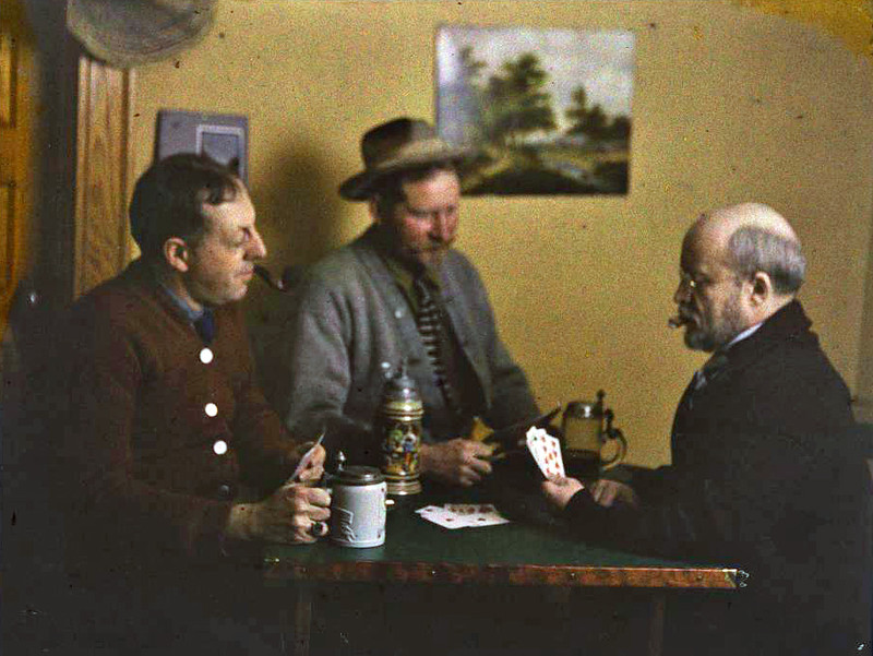 Мужчины играют в карты, 1915 г..jpg