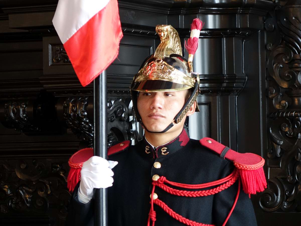 Драгуны с конскими хвостами: Президентская гвардия Перу (3)