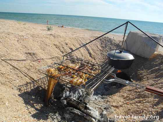 Кемпинг на Арабатской стрелке и отдых с палатками на Азовском море: готовим кушать