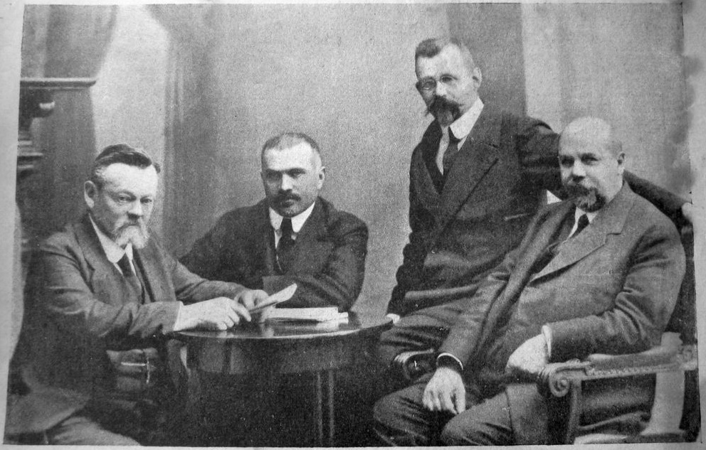 Устроители Братского кладбища: С.В.Пучков, А.В.Щусев, А.Н.Кельх, С.С.Шестаков Устроители Братского кладбища: С.В.Пучков, А.В.Щусев, А.Н.Кельх, С.С.Шестаков