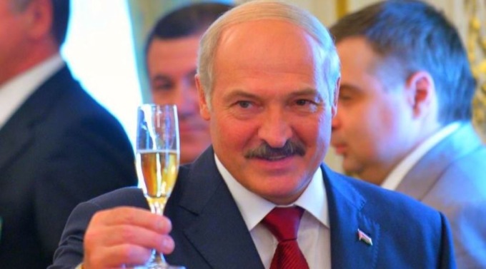 Александр Лукашенко отменил запрет на покупку алкоголя по ночам через сутки после принятия