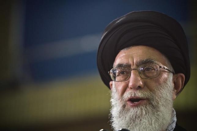 Верховный лидер Ирана аятолла Али Хаменеи выступил в прямом эфире телевидения после опустил свой бюллетень в иранском президентских выборов в Тегеране 12 июня 2009 года REUTERS / Карен Фируз / Файлы