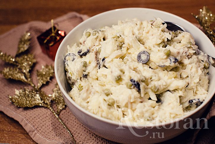 Салат с копченой рыбой
