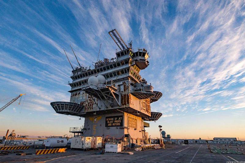 Списали окончательно. Авианосец USS «Enterprise» деактивирован