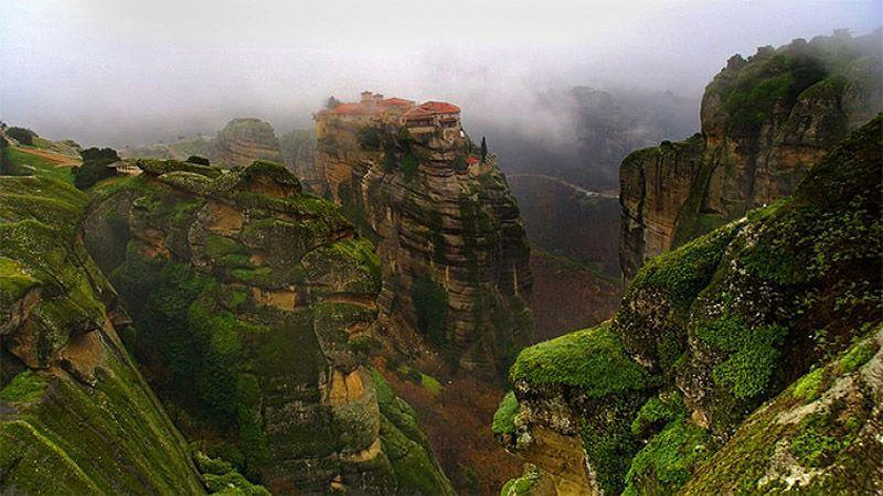 Невероятно живописные, но безлюдные места на планете (25 фото) Монастырь Метеоры, Греция