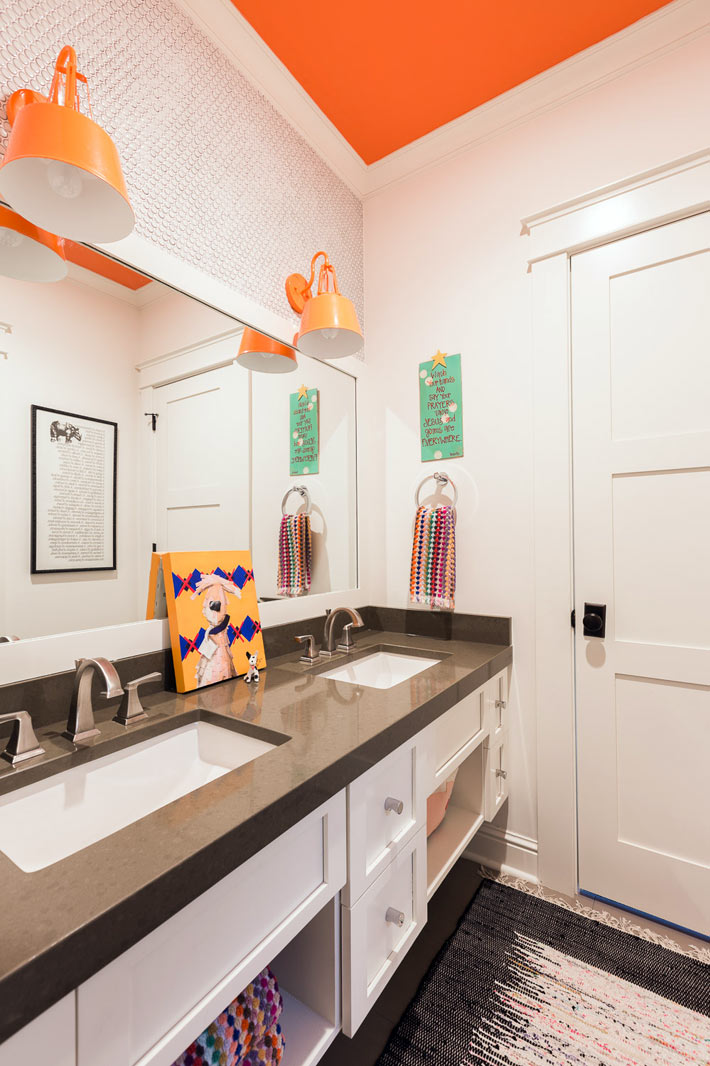 оранжевая детская ванная комната фото