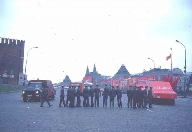 Москва в преддверии 1 мая 1982 года. Москва в преддверии 1 мая 1982 года.