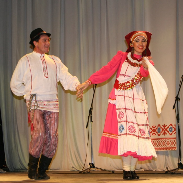 Кряшенские танцоры в народных костюмах. Фото: okchelny.ru. Кряшенские танцоры в народных костюмах. Фото: okchelny.ru.