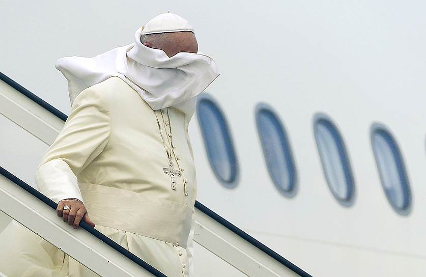 Папа римский Франциск прилетел в Гавану 19 сентября. В канун визита папы Франциска его заслуги в улучшении отношений между Кубой и США Рауль Кастро и Барак Обама подтвердили в ходе состоявшегося между ними телефонного разговора
