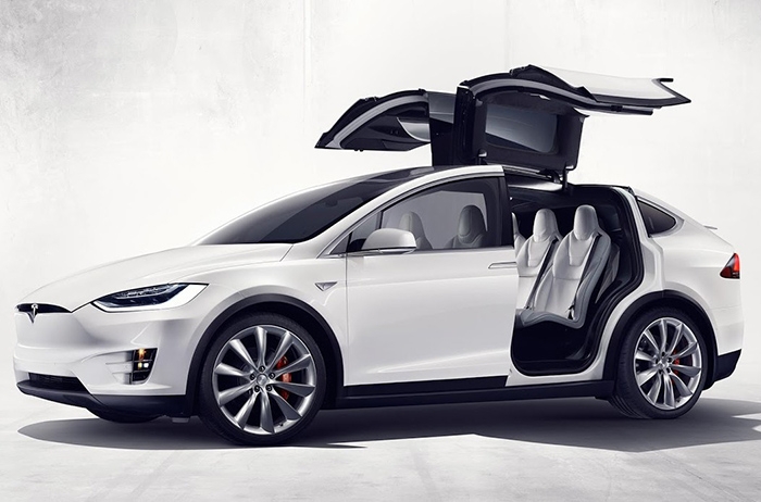 Кроссовер Tesla Model X будет дорогим, но безопасным