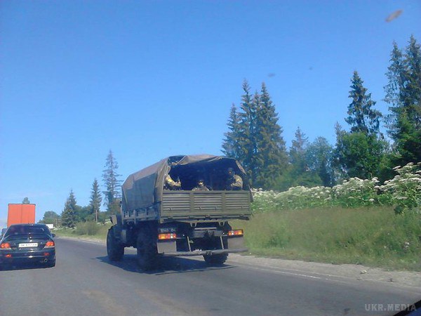 Ярош приехал на войну: вслед в Мукачево прибыла колонна бронетехники