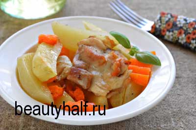 Картошка с курицей, запеченная в духовке