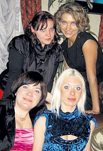Сёстры МЯСНИКОВЫ: Карина и Кристина (вверху), Катя и Ольга (внизу). Фото: Vk.com