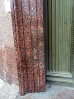 Заплатка на гранитной облицовке двери