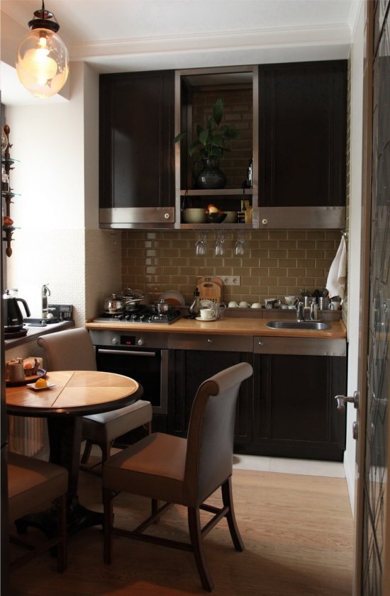 В многоквартирных домах современной постройки действуют уже новые стандарты кухонных помещений, поэтому у их жильцов редко возникают проблемы с обустройством.-17
