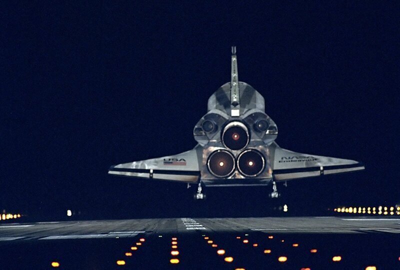 Приземление Space Shuttle Endeavour STS–72, 20 января 1996 года, Космический центр Кеннеди, США Впечатляющие картины жизни прошлых столетий
(39 фото)