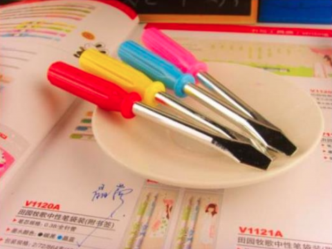 15 шариковых ручек, которыми можно не только писать
