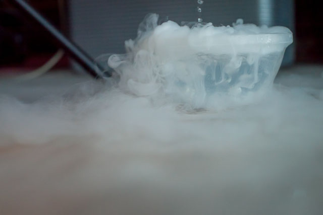 Как сделать с сухого льда дым