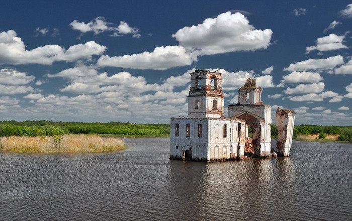 13 разрушенных православных храмов из разных уголков России