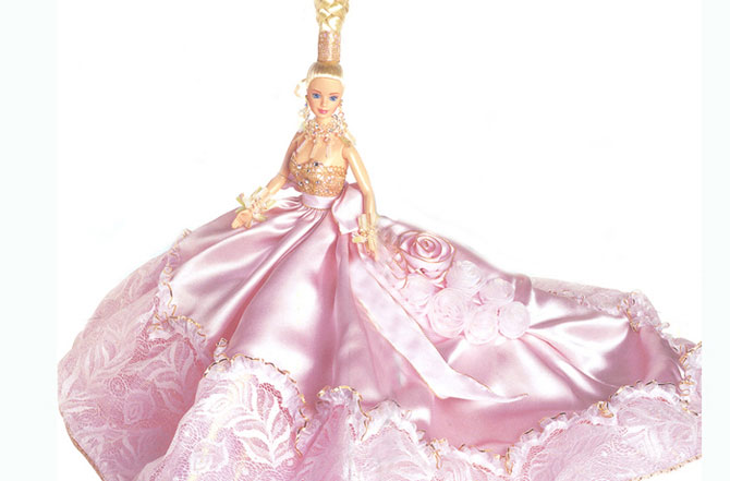 10 самых дорогих кукол Барби и аксессуаров для неё