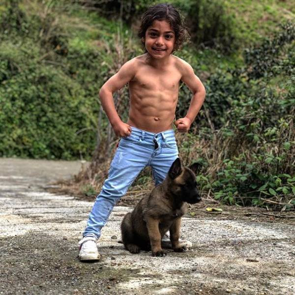 6-летний иранский мальчик стал Интернет-знаменитостью благодаря своей невероятной физической форме
