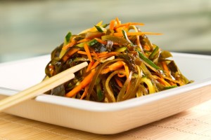 Постный салат с морской капустой