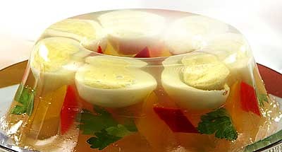 Куриное заливное с перепелиными яйцами Куриное заливное с перепелиными яйцами
