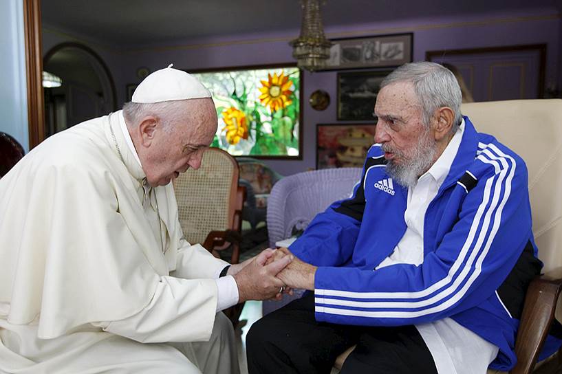 Встретился папа Франциск и с кубинским революционером  Фиделем Кастро. Встреча проходила в неформальной обстановке и длилась 30–40 минут. Обсуждались проблемы международной повестки дня, а также охраны окружающей среды

