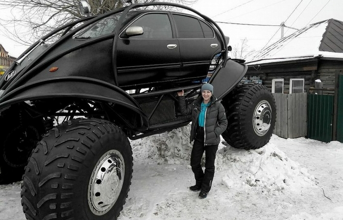 Сумасшедший автомобиль, созданный умельцем с Алтая.