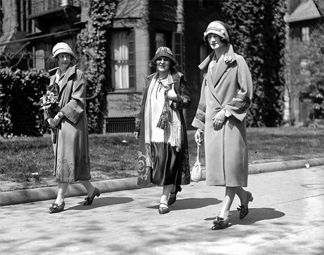 Женская мода 1920-х: винтажные фотографии, раскрывающие неповторимый уличный стиль прошлого Женская мода 1920-х: винтажные фотографии, раскрывающие неповторимый уличный стиль прошлого