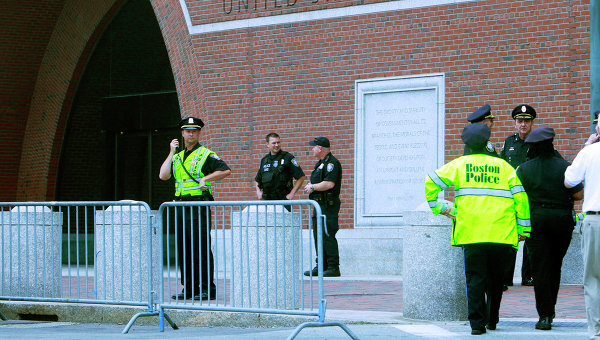 У здания суда в Бостоне, где проходят слушания по делу Джохара Царнаева. Архивное фото