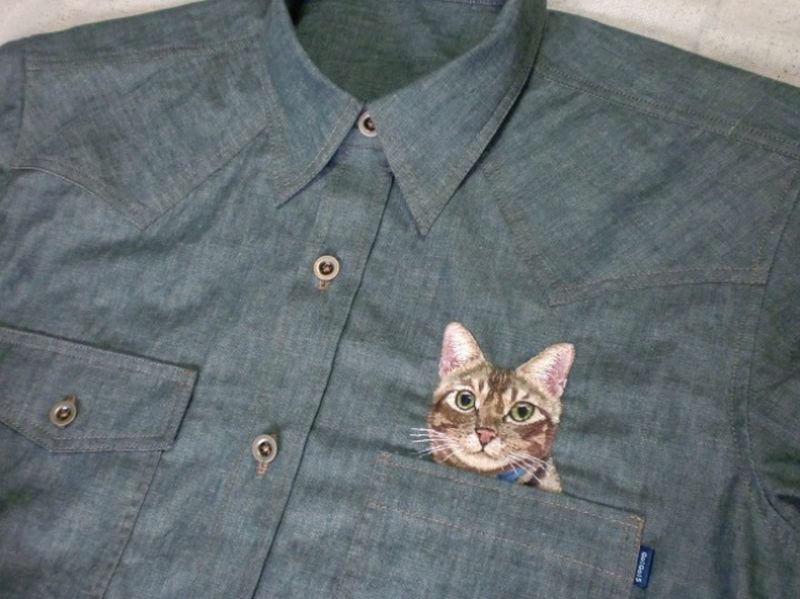 Котики в карманах (вышивка на рубашках)
