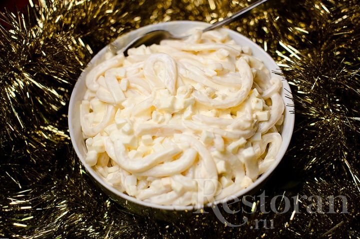 Салат с кальмарами