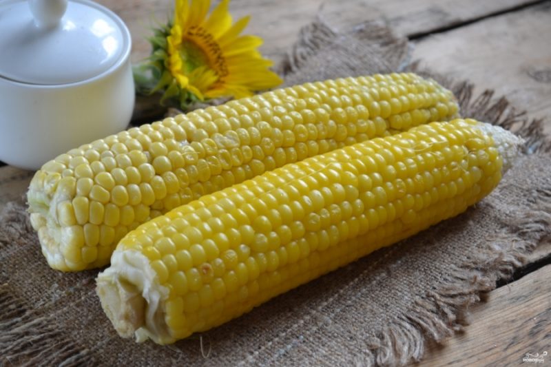Молодая кукуруза, запеченная в фольге: вкусное блюдо на мангале