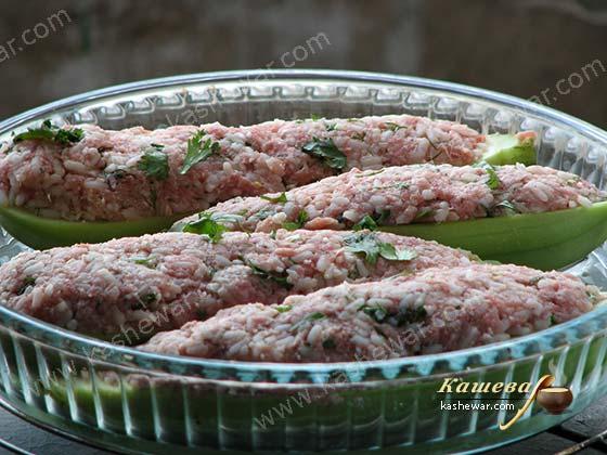 Фаршированные кабачки с говядиной.