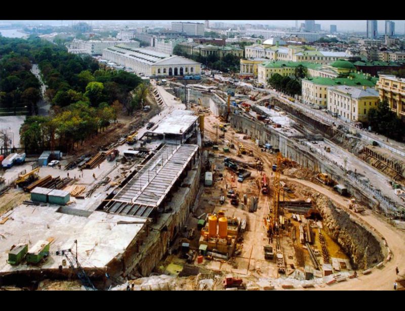 Для чего снесли гостиницу Москва и сожгли здание Манежа