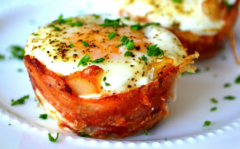 Рецепты: 5 способов знатно и вкусно пожарить яйца на завтрак