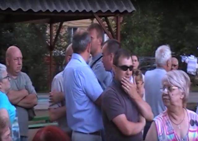 Единороссы с кулаками напали на пришедших на встречу с Косенковым (ВИДЕО)