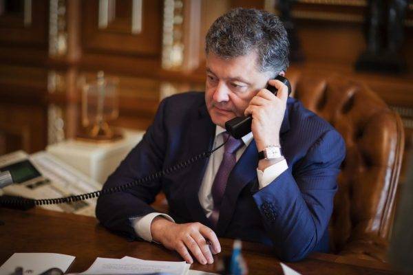 Невыносимое давление: зачем Порошенко звонил в Кремль Невыносимое давление: зачем Порошенко звонил в Кремль