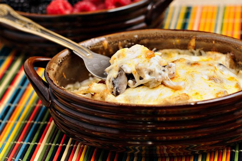 Салат-жульен с курицей и грибами