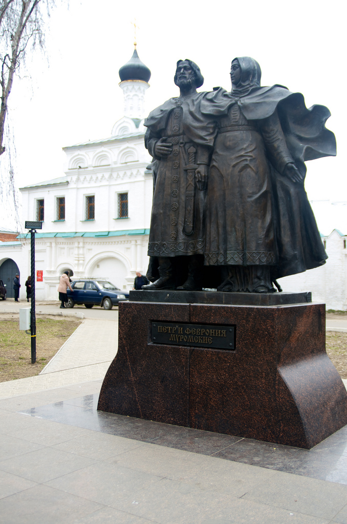 Памятник Петру и Февронии, муромским святым, Муром, Россия