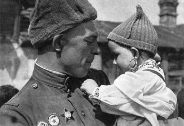 «Этот день мы приближали, как могли»: фотографии военкоров с фронтов Великой Отечественной