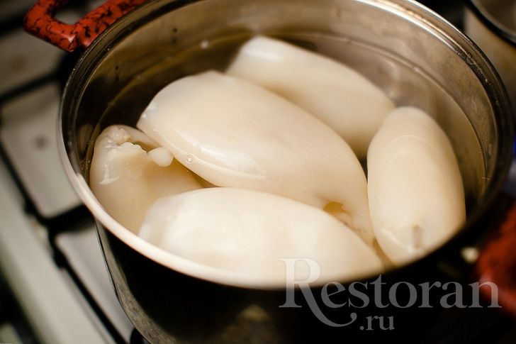 Салат с кальмарами