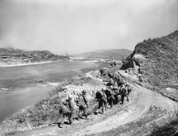 Корейская война на снимках военных фотографов (49 фото) Корейская война на снимках военных фотографов (49 фото)